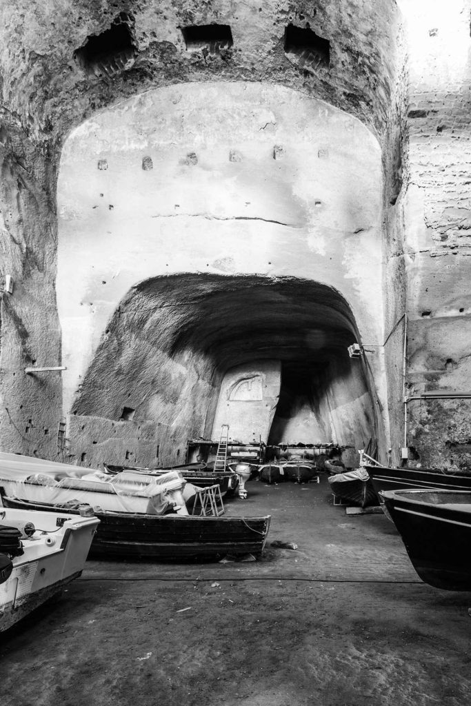 un libro sullo storico palazzo di Napoli a cura di pietro belli