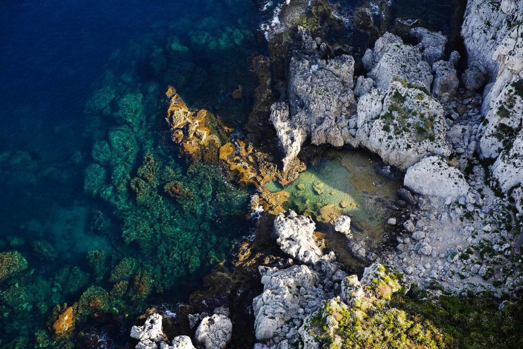 foto aerea, colori, mare luce d'estate