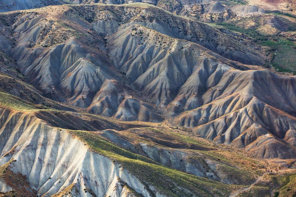 foto aerea, colori, montagne luce d'estate