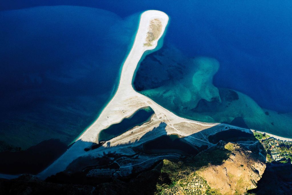 foto aerea, colori, mare luce d'estate