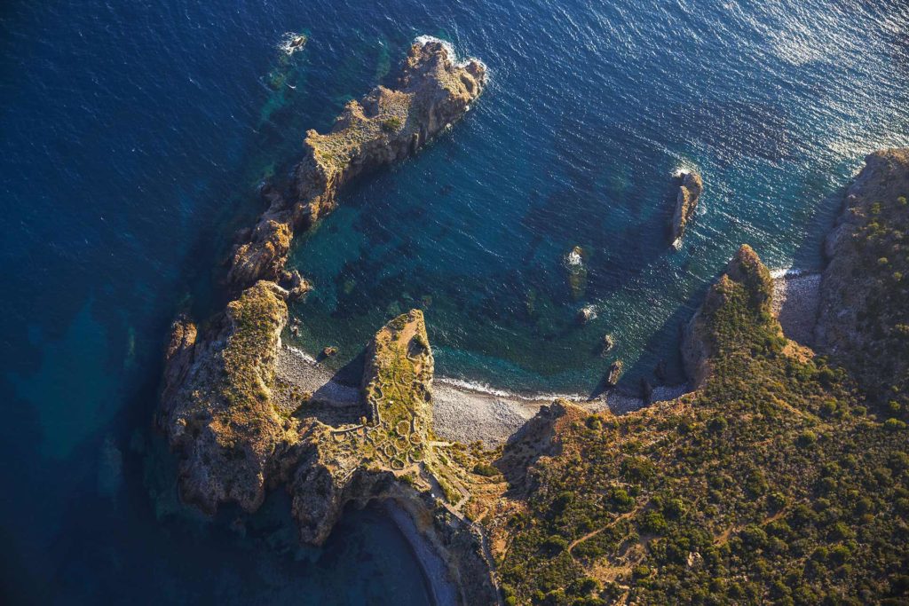 foto aerea, colori, mare luce d'estate