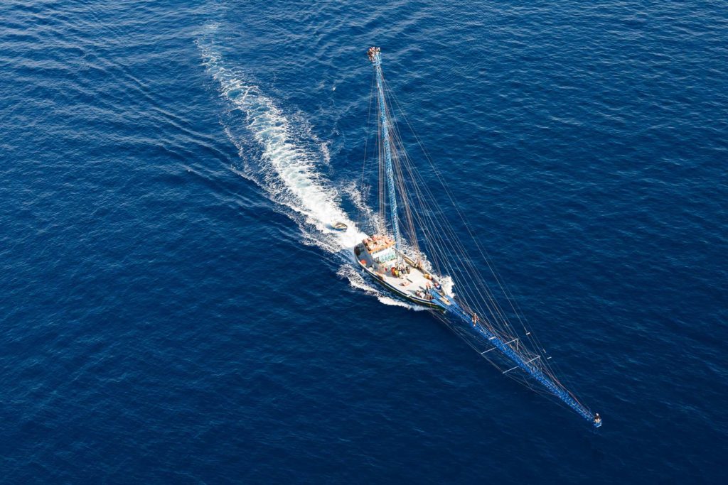 la pesca del pesce spada nello stretto di messina foto aerea